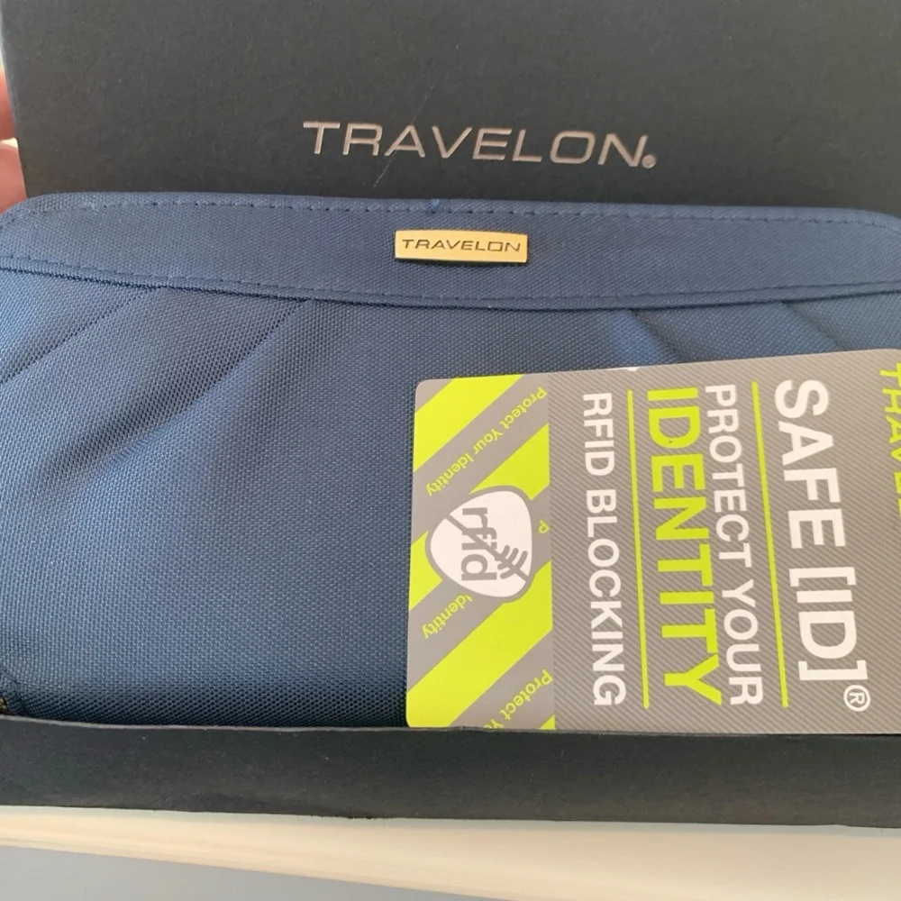 Travelon blue RDIF wallet